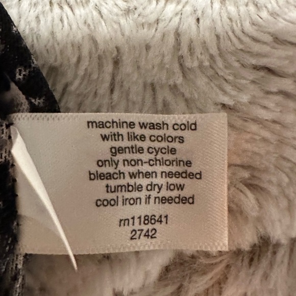 Lane Bryant Fitted Sheer Mock-Neck Mesh Floral Top Size 18/20 - Picture 3 of 11